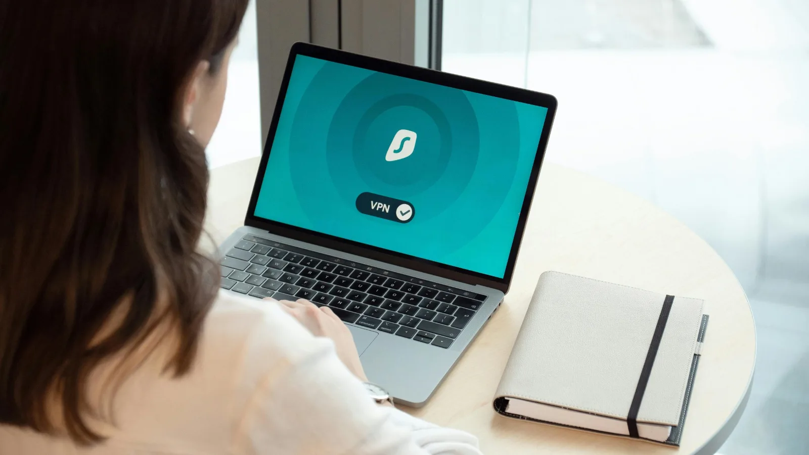 Proteção de dados pessoais: o essencial para pessoas e empresas.
